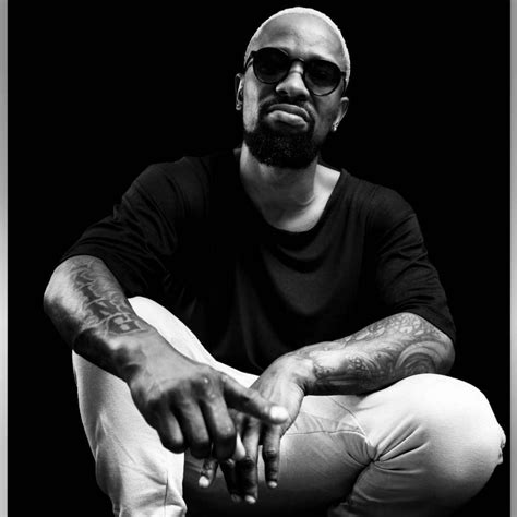 The Queen S Shaka Strikes A Pose With Naked Booty