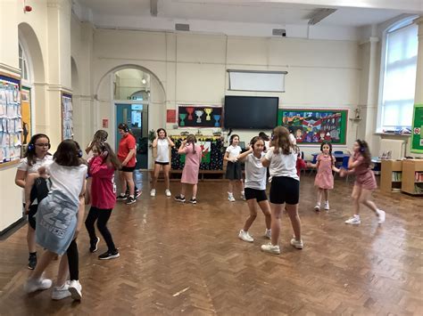 Cwmafan Primary On Twitter Shake It Off 🕺💃 Mmhr34wmib