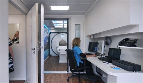 Innovative mobile MRI Siemens 1.5T Aera scanners | medneo UK