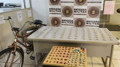 Homem De Anos Detido Pela Bm Em Taquara Por Tr Fico De Drogas