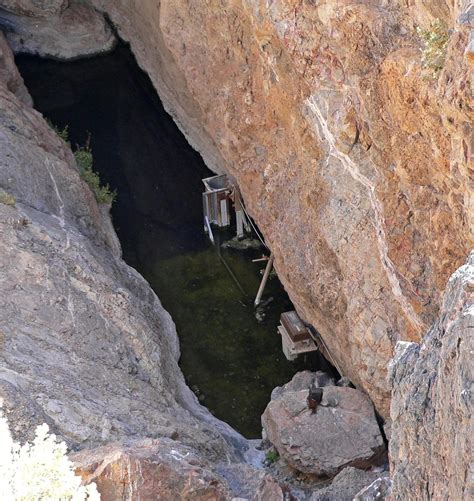 The Craziest Things About Devils Hole An Eerie Alien Geology On Earth