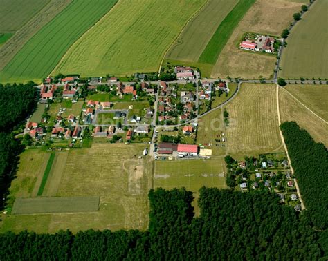 Anbau Von Oben Dorfkern Am Feldrand In Anbau Im Bundesland Sachsen