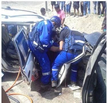 Violento choque entre dos autos dejó cinco muertos y varios heridos en