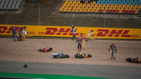 Accidente Masivo En El Gp De Portugal Del Moto2 Bandera Roja Y Ocho