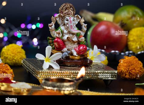 Top More Than 149 Ganpati Bappa Poses Nanoginkgobiloba Vn