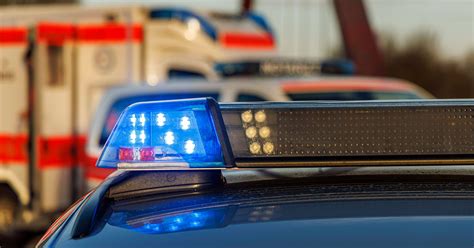 Zwei Schwerverletzte Heftiger Zusammensto Auf Der B Bei Neuhausen