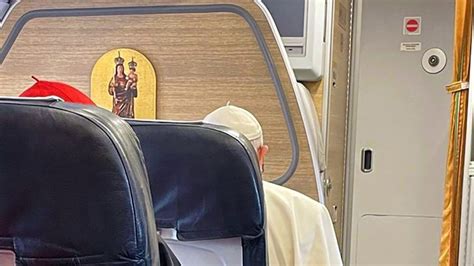 Francisco Comienza Su Viaje A Chipre Y Grecia Papa Francisco