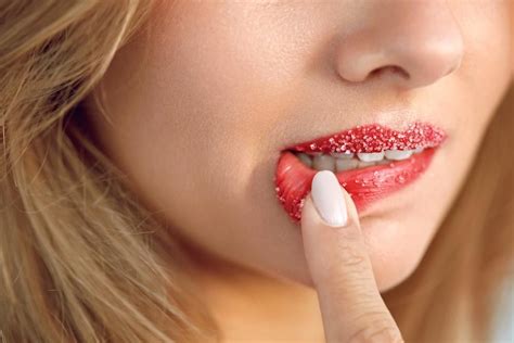 5 Façons Naturelles Davoir Des Lèvres Plus Pulpeuses Lip Scrub Diy