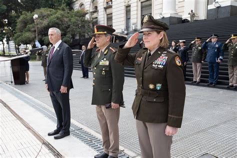 Javier Milei Y Laura Richardson Frente A Frente En El Fin El Mundo