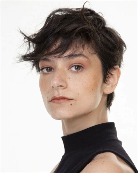 22 Exclusive Ideas To Style A Pixie Haircut Health And Detox And Vitamins