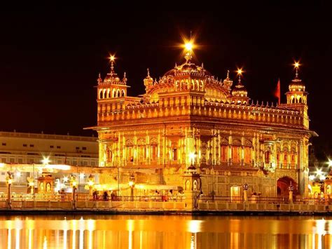 Kỳ thú Đền Vàng Harmandir Sahib Ngôi đền được dát bởi 100 kg vàng ở Ấn Độ