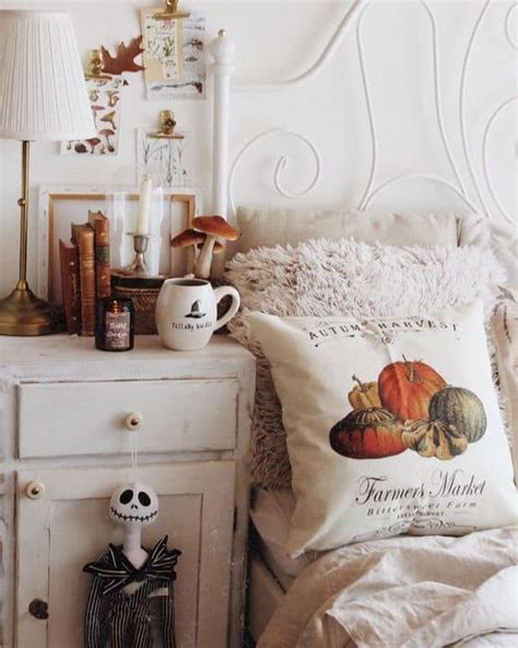 40 Creepy Cool Halloween Bedroom Decor Inspo