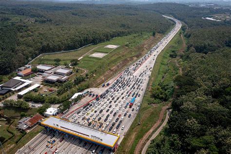 Sejumlah Pemudik Telah Kembali Ke Arah Jakarta Lewat GT Kalikangkung Indo1