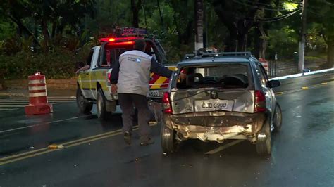 Uma Pessoa Fica Ferida Em Acidente Com 3 Veículos Na Zona Oeste De Sp