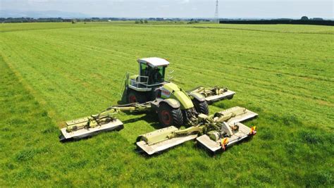 Nz Contractor Running Two Of The Worlds Largest Self Propelled Mowers