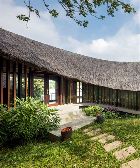 1+1>2 architects tops 'mother's house' in vietnam with thatched roof