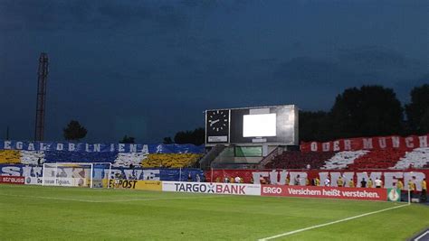 Beim Pokalspiel Zwischen Jena Und Dem FC Bayern Ultras Mit Gemeinsamer