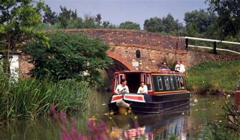 UK Boating Holidays and Canal Boat Vacations