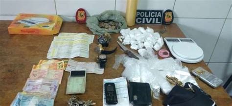 Polícia prende homem que usava banca de frutas para vender drogas em