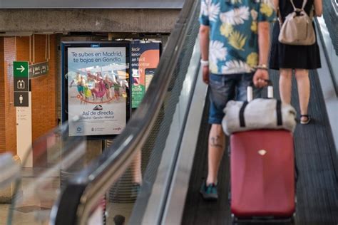 Renfe Emite Abonos Gratuitos De Cercan As Y Media Distancia En