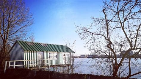 Bordeaux dans les carrelets de la Garonne pour la pêche pour la