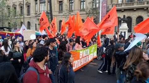 Chile marcha contra el cambio climático del planeta