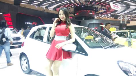 Mahasiswi Cantik Ini Ketagihan Jadi Spg Mobil