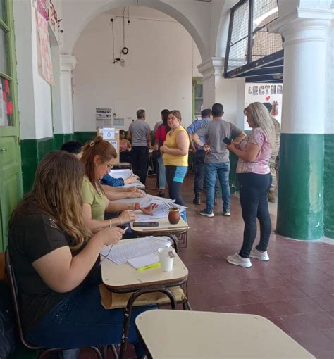 Elecciones Se Abrieron Las Escuelas Y Los Argentinos Ya Votan En