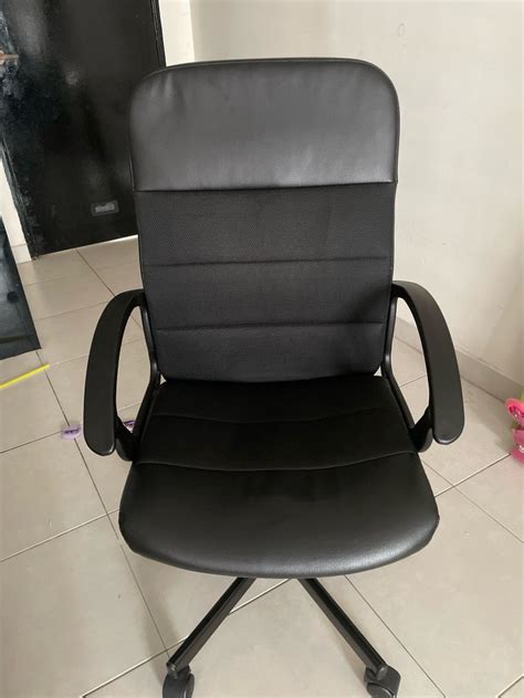 Kerusi Pejabat Furniture Home Living Furniture Chairs On Carousell