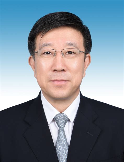 政前方丨青岛政务网更新市政府秘书长副秘书长信息，恢复公开履历标准照（附图简介） 半岛网