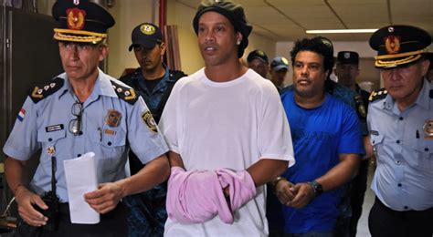 Ronaldinho Gaúcho completa um mês preso no Paraguai