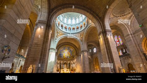 Arches de l intérieur de la Basilique du Sacré Coeur Montmartre Paris