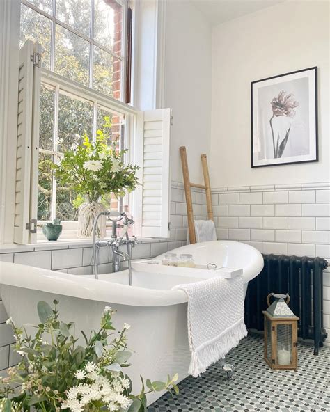 Traditional Bathroom Tile Designs