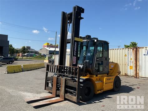 Hyundai D Lb Pneumatic Tire Forklift In Newark New