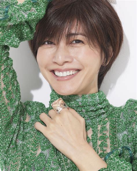 内田有紀さん、48歳の現在でも「ミニスカ」を着こなす！特別カット集 美st Online Celebrities Girl People