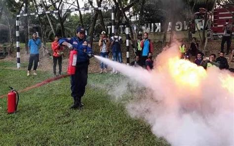 Damkar Kobar Gelar Simulasi Penanggulangan Kebakaran Bersama Karyawan