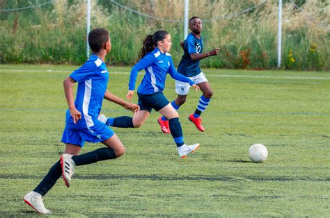 Tu Es Une Fille Et Tu Joues Au Foot Raconte Nous