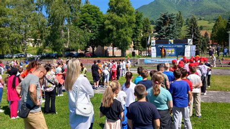 Pozdrav Raspustu U Travniku Veliki Broj Djece Proslavilo Posljednji