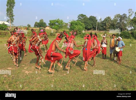 Gendi dance chhattisgarh india asia hi-res stock photography and images ...