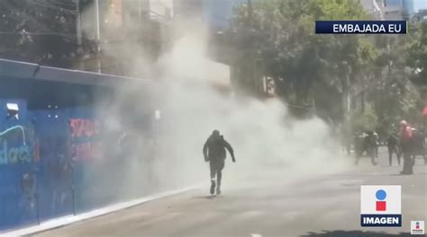 Polic As Se Enfrentan A Manifestantes En La Cdmx Imagen Televisi N