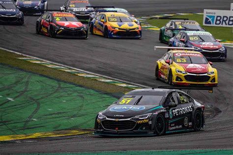 Stock Car O Piloto Tila Abreu Larga Do Box E Termina No Top Em