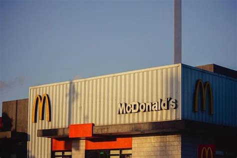 McDonalds 1 listopada 2022 czy jest otwarty w Białymstoku Od której