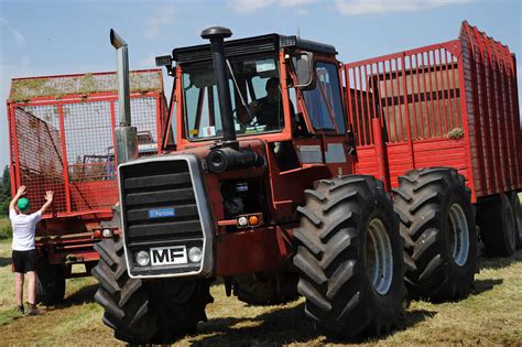 Focus Machines Massey Ferguson 1200 Le Tracteur Que Le Temps A Dépassé Le Derniere Heure