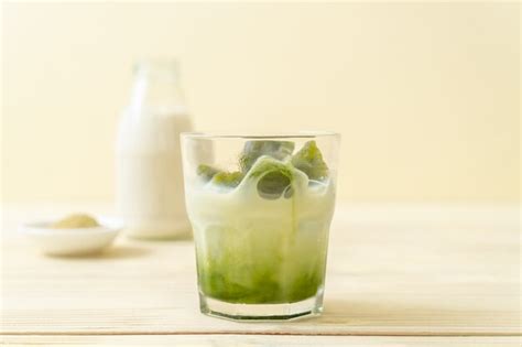 Cubo De Hielo Matcha T Verde Con Leche Foto Premium