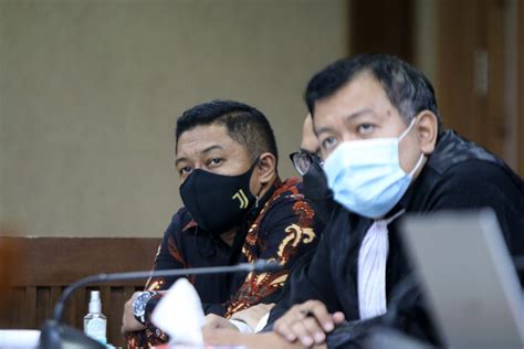 Azis Syamsuddin Jadi Saksi Sidang Lanjutan Stepanus Robin Pattuju Dan