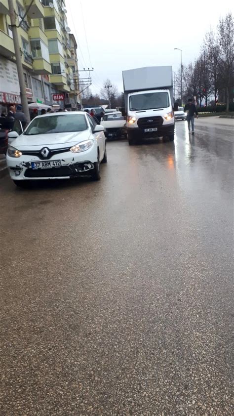 Kastamonu da Kamyonet ile Otomobil Çarpıştı 1 Yaralı Haberler