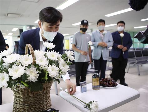 서해 피살 공무원 유족 인천항서 위령제아들 딸 편지 낭독 중앙일보