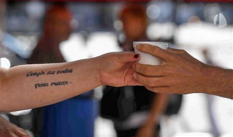 Un Desayuno Contra El Dnu Y En Reclamo Por Las Personas Que Viven En La