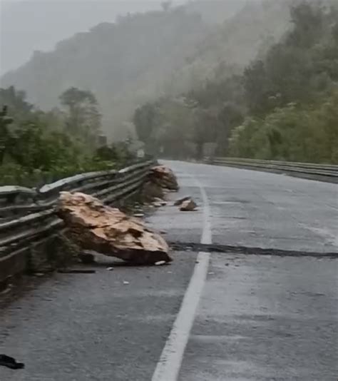 Sfiorata La Tragedia Sulla Superstrada Avezzano Cassino Grosso Masso