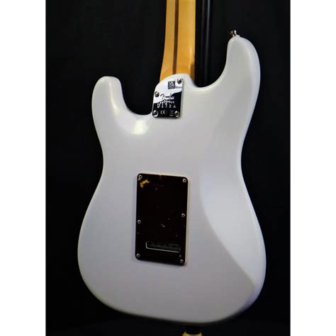 Fender American Ultra Stratocaster® Rosewood Fingerboard Arctic Pearl